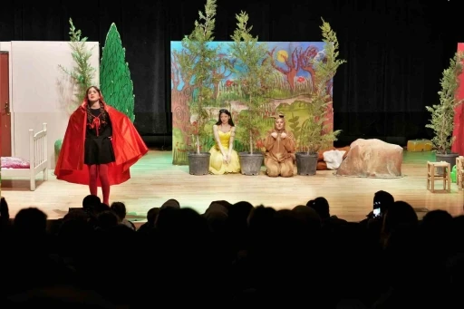 Ke&ccedil;i&ouml;ren&rsquo;de Kırmızı Başlıklı Kız m&uuml;zikali &ccedil;ocuklarla buluştu
