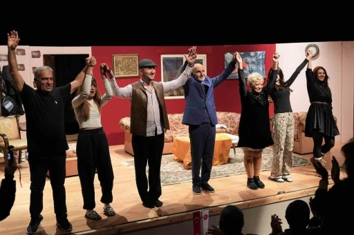 Keçiören’de &quot;Babam Geri Döndü&quot; isimli tiyatro oyununa büyük ilgi

