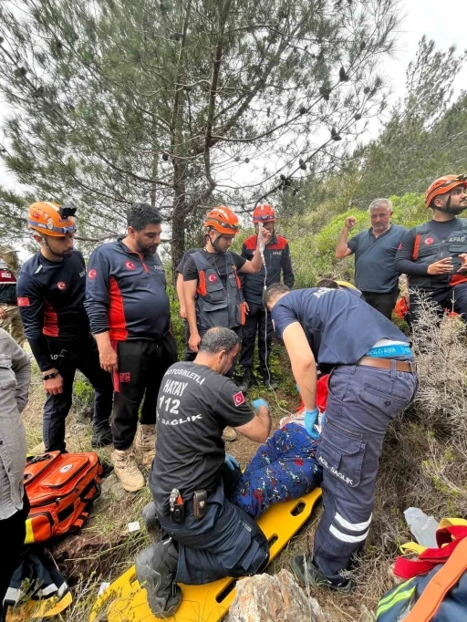 Kekik toplarken u&ccedil;urumdan yuvarlanan yaşlı kadın 4 saatlik &ccedil;alışmayla kurtarıldı
