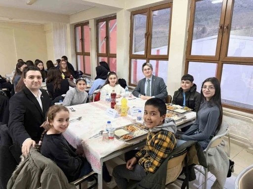 Kemaliye&rsquo;de &ouml;ğrencilerle iftar programı d&uuml;zenlendi
