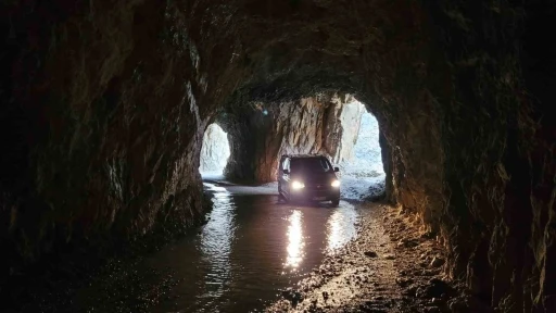 Kemaliye&rsquo;de Taş Yolu&rsquo;nda kar suları t&uuml;nelleri bastı
