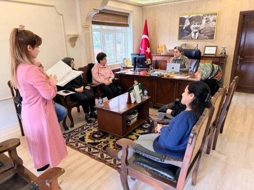 Kemaliye&rsquo;nin asırlık mirası "Gazenne kumaşı" d&uuml;nyaya a&ccedil;ılıyor
