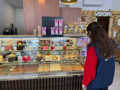 Kemer&rsquo;de bayram &ouml;ncesi market, fırın ve pastanelere sıkı denetim
