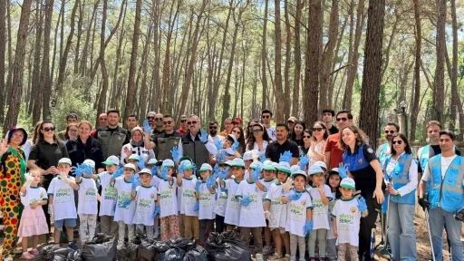 Kemer&rsquo;de minik ellerden &ccedil;evre temizliği
