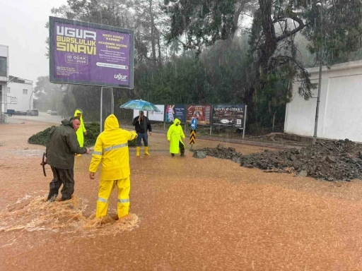 Kemer&rsquo;de su baskınlarıyla m&uuml;cadele
