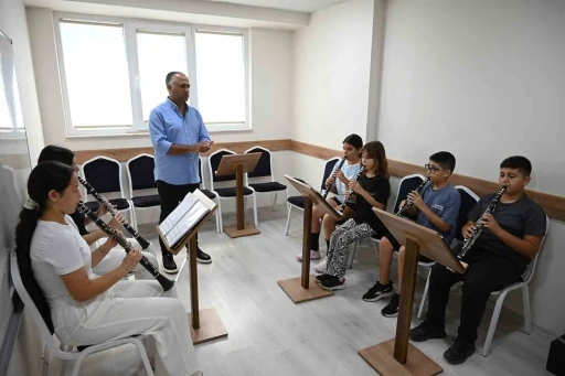 Kemer’de ücretsiz yaz kursları ilgi görüyor
