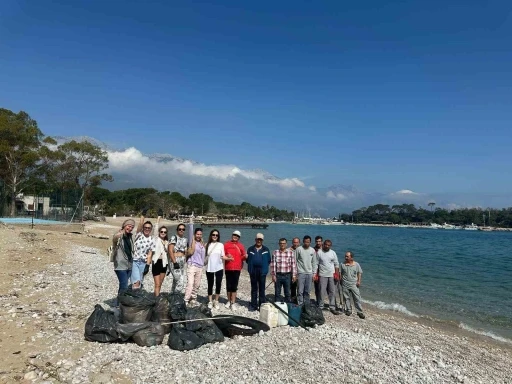 Kemer’de yabancı uyruklu kadınlardan temizlik faaliyeti
