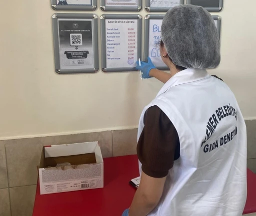 Kemer’de zabıta okul kantinlerindeki denetimlerini sürdürüyor
