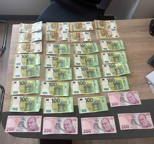 Kendini polis olarak tanıtıp 600 bin TL değerinde altın alan ş&uuml;pheli yakalandı
