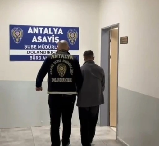 Kendisini MİT g&ouml;revlisi olarak tanıtıp vatandaşı dolandıran ş&uuml;pheli su&ccedil;&uuml;st&uuml; yakalandı
