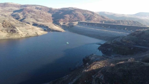 Kenti kuraklık endişesi sardı, barajdaki su seviyesi kuraklığı g&ouml;zler &ouml;n&uuml;ne serdi
