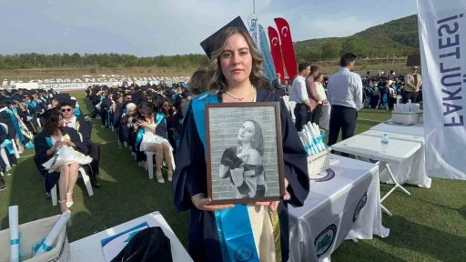 Kep atan öğrenciler 6 Şubat depremlerinde hayatını kaybeden arkadaşlarını unutmadı
