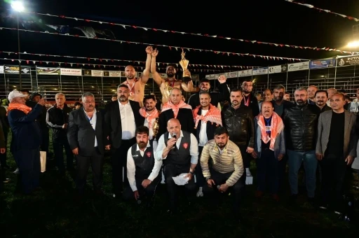Kepez&rsquo;de 12 yıl sonra er meydanı kuruldu: 984 pehlivan kıyasıya m&uuml;cadele etti
