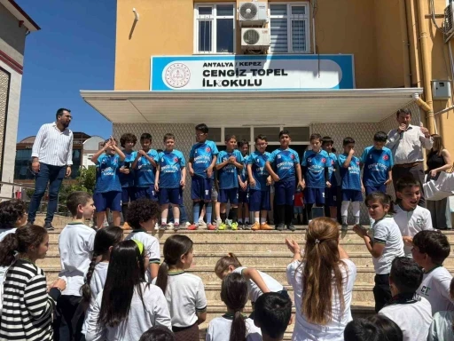 Kepez&rsquo;de ilkokullar arası futbol turnuvasının şampiyonu Cengiz Topel İlkokulu oldu
