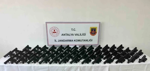 Kepez’de kaçak silah operasyonu: 72 tabanca ele geçirildi
