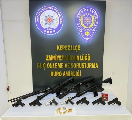 Kepez&rsquo;de şafak operasyonu: 11 adrese eş zamanlı baskın