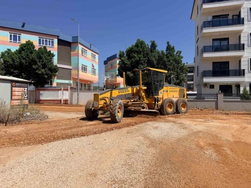 Kepez&rsquo;den Demirel Mahallesi&rsquo;nde  5 bin 170 metrelik sathi asfalt &ccedil;alışması
