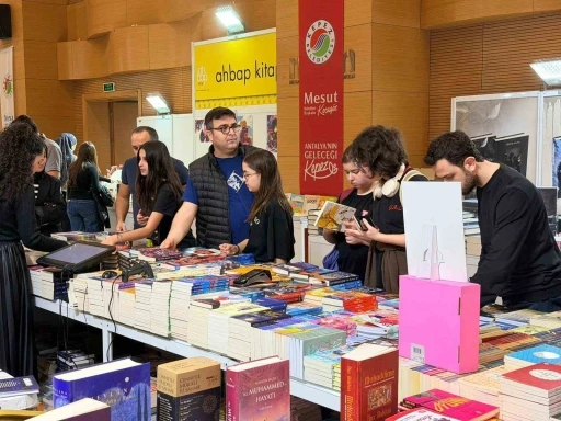 Kepez Kitap Fuarı&rsquo;na yoğun ilgi
