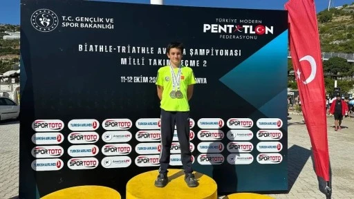 KEREM BATUR GENÇ'TEN İKİ KATEGORİDE ÇİFTE TÜRKİYE ŞAMPİYONLUĞU