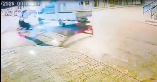 Keşan&rsquo;da 2 kişinin yaralandığı kaza g&uuml;venlik kamerasına ansıdı
