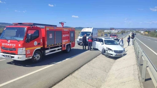 Keşan’da iki otomobil çarpıştı: 5 kişi yaralandı
