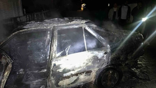 Keşan&rsquo;da park halindeki otomobilde &ccedil;ıkan yangın s&ouml;nd&uuml;r&uuml;ld&uuml;
