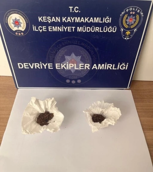 Keşan&rsquo;da polisin durdurduğu 5 ş&uuml;pheliden uyuşturucu madde ele ge&ccedil;irildi

