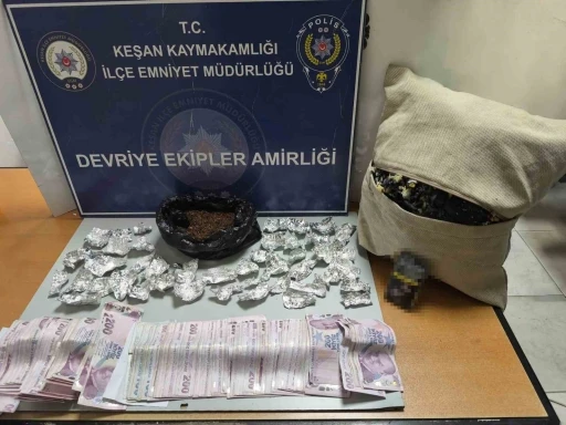 Keşan&rsquo;da yastık i&ccedil;erisine saklanmış uyuşturucu ele ge&ccedil;irildi
