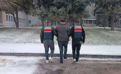 Kesinleşmiş 10&rsquo;ar yıl cezayla aranan 2 şahıs yakalandı
