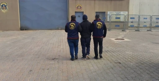 Kesinleşmiş 11&rsquo;er yıl cezayla aranan 3 şahıs yakalandı
