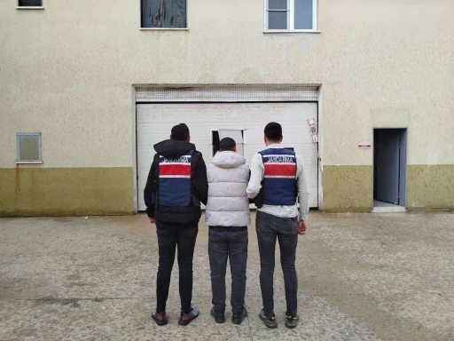 Kesinleşmiş 12 yıl cezayla aranan uyuşturucu taciri yakalandı
