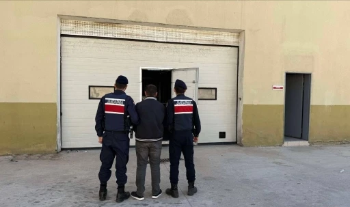 Kesinleşmiş 17 yıl cezayla aranan şahsı jandarma yakaladı
