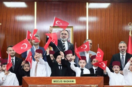 Kestel Belediyesi Meclis Salonu&rsquo;nda miniklerden tarihi canlandırma
