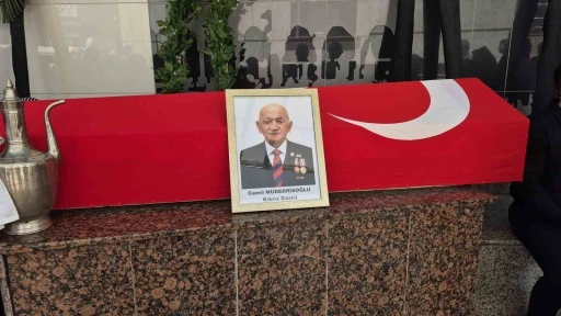 Kıbrıs Gazisi M&uuml;derrisoğlu son yolculuğuna t&ouml;renle uğurlandı
