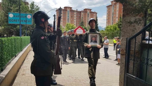 Kıbrıs gazisi toprağa verildi
