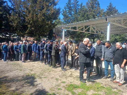 Kıbrıs gazisi t&ouml;renle toprağa verildi
