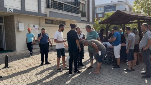Kibrit çöpünden yaptıkları maket ev alev aldı
