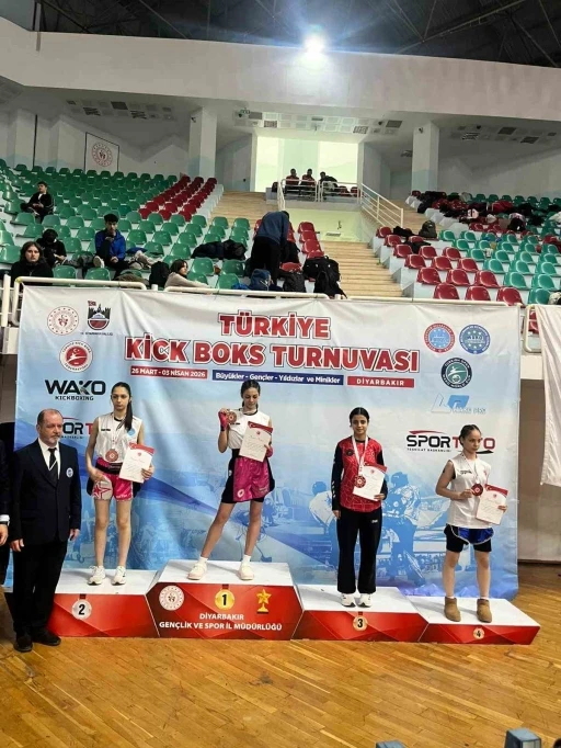 Kick Boks T&uuml;rkiye Şampiyonası&rsquo;nda Niğde&rsquo;ye gurur veren başarı
