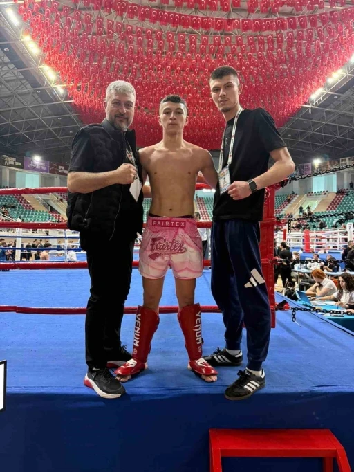 Kickboks T&uuml;rkiye Şampiyonası&rsquo;nda Afyonkarahisarlı sporculardan &ouml;nemli başarı
