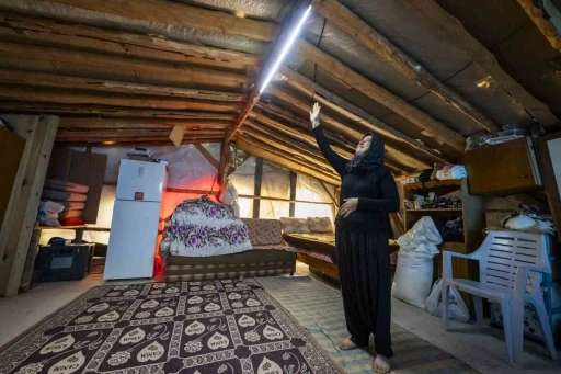 Kıl çadırlar güneşle aydınlandı, üreticinin yüzü güldü
