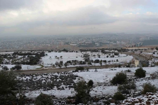 Kilis&rsquo;in y&uuml;ksek kesimlerinde kar yağışı etkili oldu

