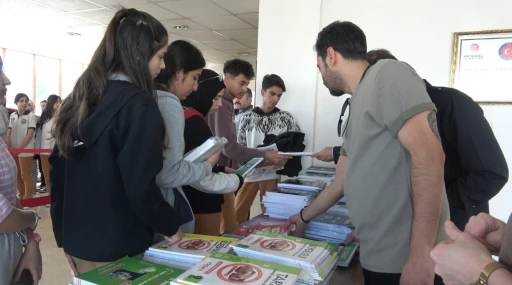 Kilis Kültür ve Turizm Müdürlüğünden öğrencilere test kitabı desteği
