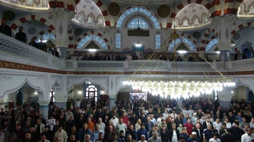 Kilis&rsquo;te bayram namazında camiler doldu taştı
