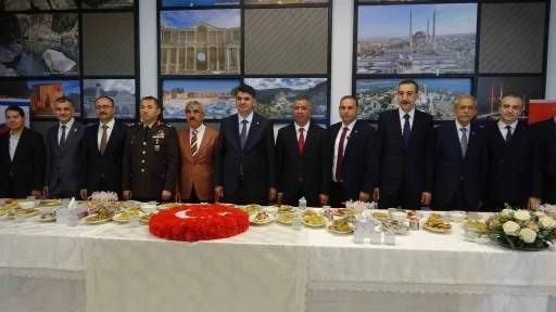 Kilis&rsquo;te bayramlaşma t&ouml;reni Millet Bah&ccedil;esi&rsquo;nde ger&ccedil;ekleştirildi
