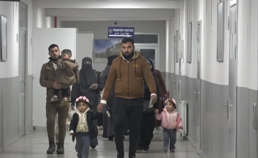 Kilis&rsquo;te Suriyelilerin g&ouml;n&uuml;ll&uuml; d&ouml;n&uuml;ş&uuml; bayram sonrası da s&uuml;r&uuml;yor
