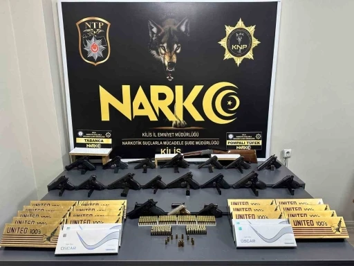 Kilis’te tır ve evlerde silah ile kaçak sigara ele geçirildi: 1 tutuklama
