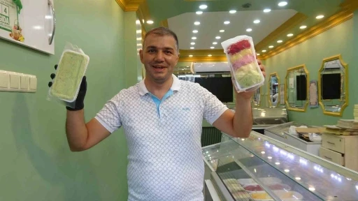 Kilosu 400 lira, topu 10 lira: Kilisli dondurmacıdan topu 400 liraya satılan dondurmaya tepki
