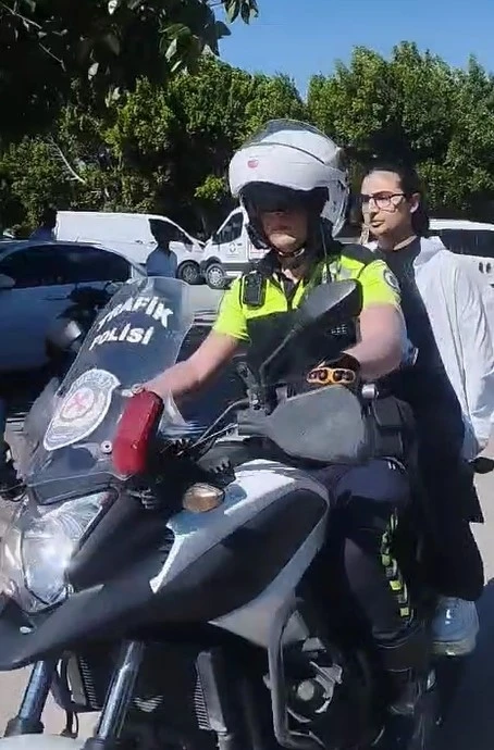 Kimliğini unutan öğrenciye polis yetişti, sınava dakikalar kala girebildi
