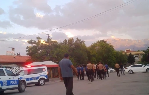 Kimlik g&ouml;stermeyen ş&uuml;pheli bek&ccedil;iye mukavemet edip ka&ccedil;tı

