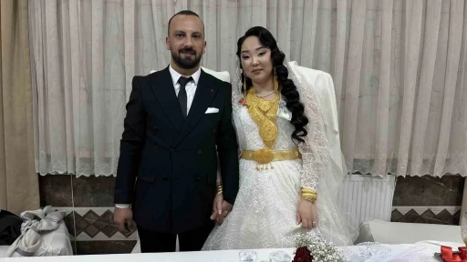 Kırgız gelin ve Y&uuml;ksekovalı damadın kargoda başlayan aşkı mutlu sonla bitti
